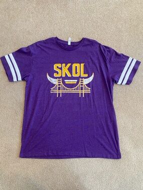 L.A.T Apparel NFL Vikings Print Striped Sleeve T-Shirt Purple Short Sleeve XL